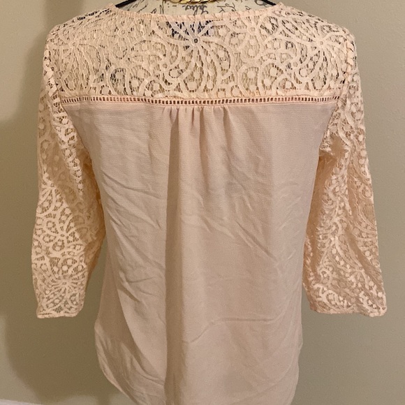 Delicate blouse - Picture 2 of 2